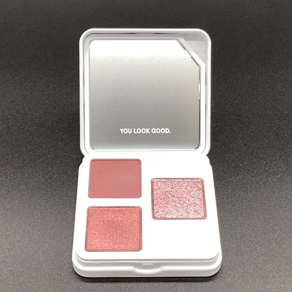 Glossier  Monochromes Eyeshadow Trio - Picture 3 of 7